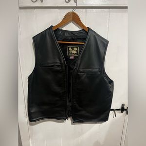 Leather vest, size Large made in US. Like new.